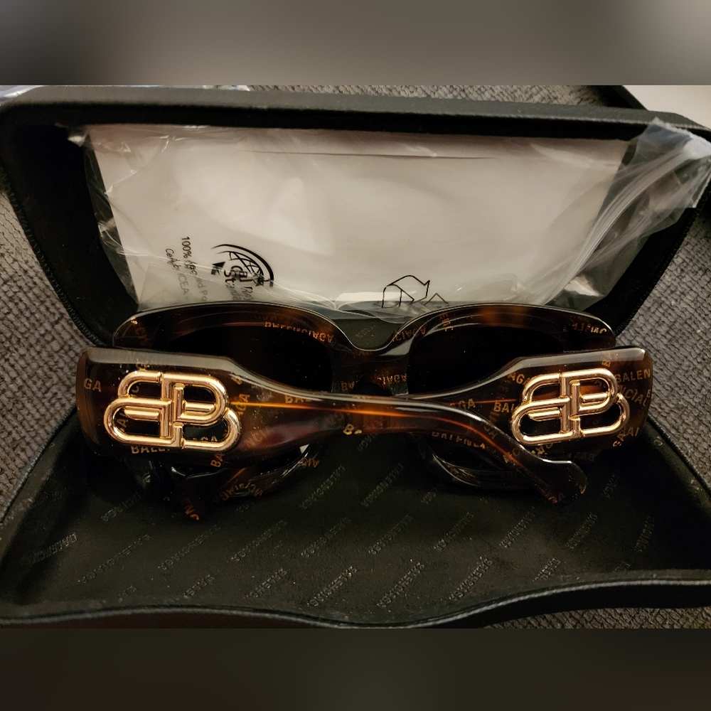 Balenciaga Oversized Sunglasses - Picture 5 of 7
